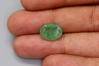 Emerald - 3.7ct - KE115085